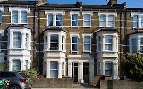 Fabulous 3 Bed Nw London Apartment With Private Garden